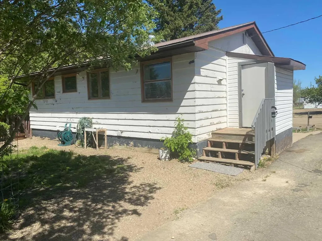 4910 51 Street Eaglesham AB T0H1H0