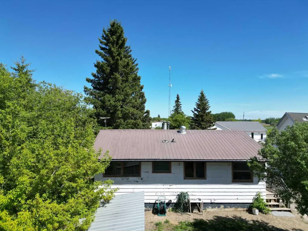 4910 51 Street Eaglesham AB T0H1H0