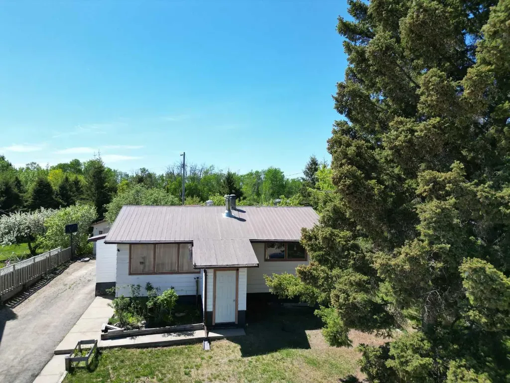 4910 51 Street Eaglesham AB T0H1H0