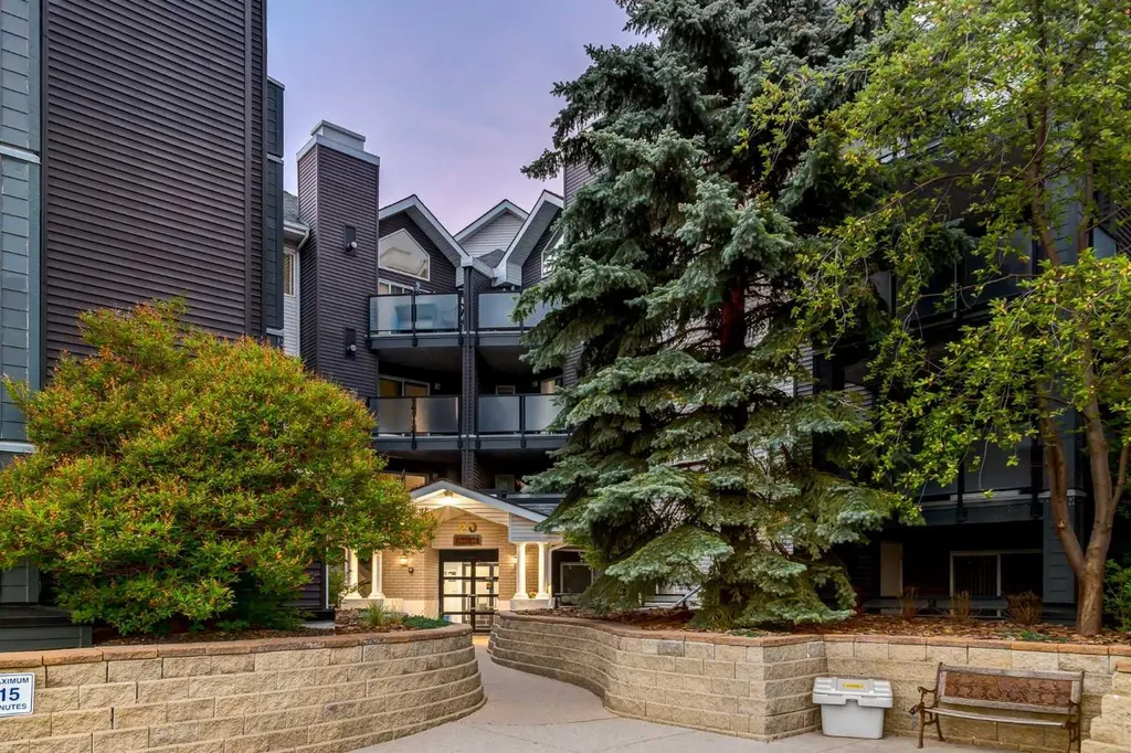 20 Sierra Morena Mews SW Calgary AB T3H 3K6