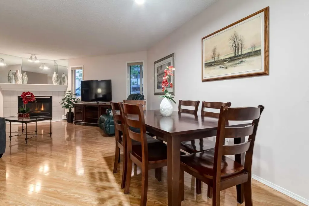 20 Sierra Morena Mews SW Calgary AB T3H 3K6