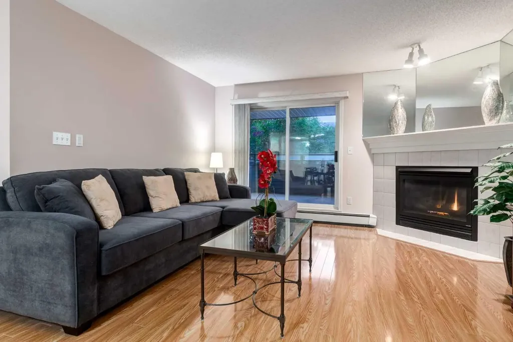 20 Sierra Morena Mews SW Calgary AB T3H 3K6