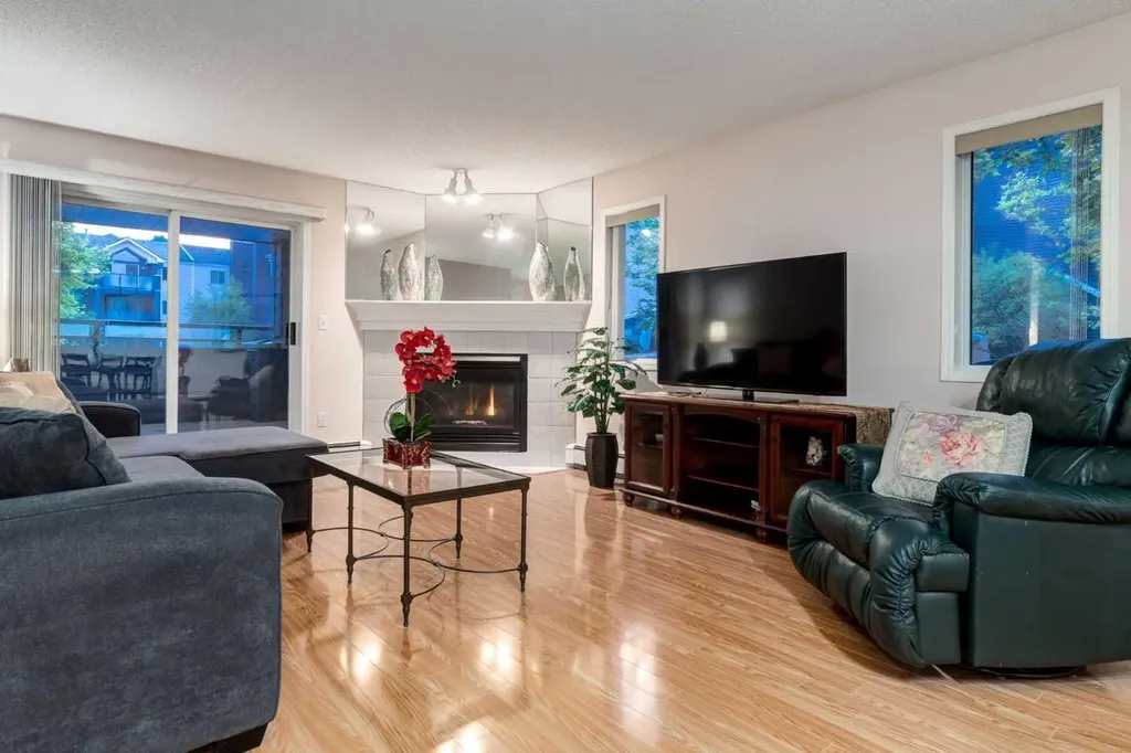 20 Sierra Morena Mews SW Calgary AB T3H 3K6