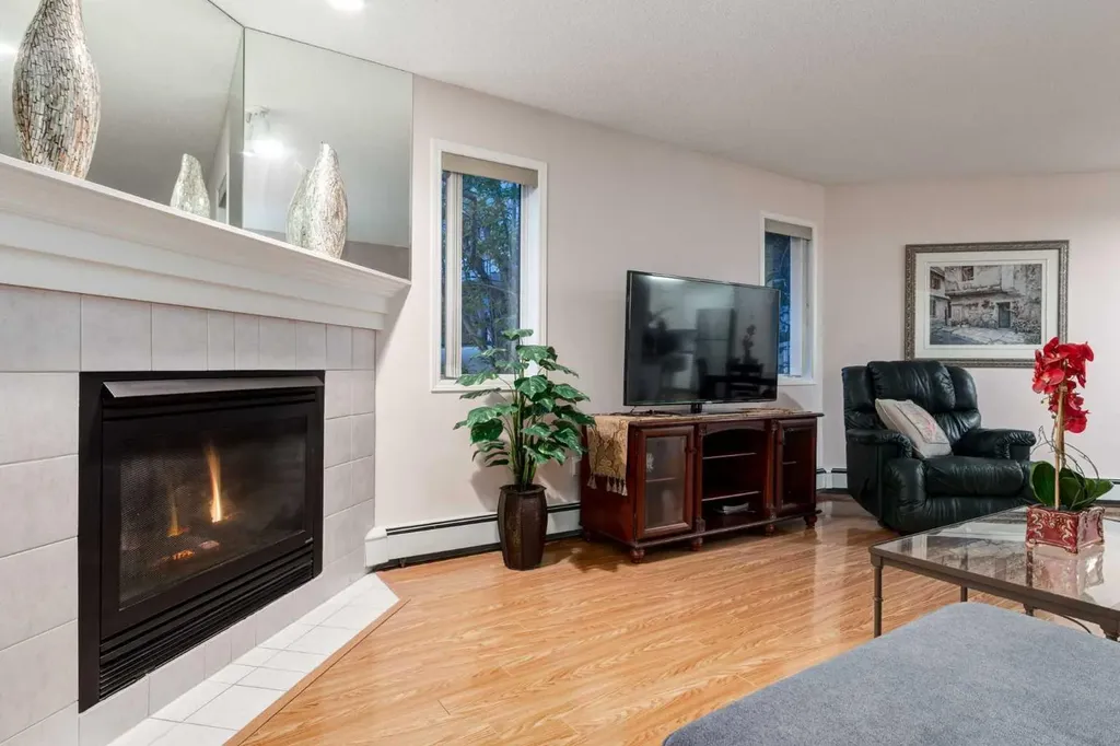 20 Sierra Morena Mews SW Calgary AB T3H 3K6