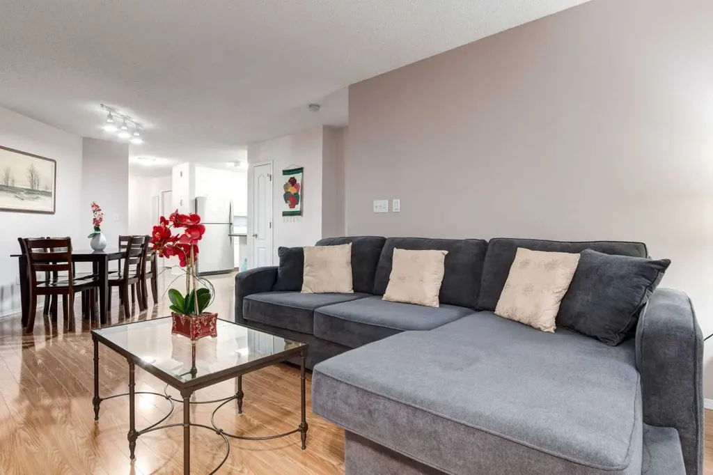 20 Sierra Morena Mews SW Calgary AB T3H 3K6