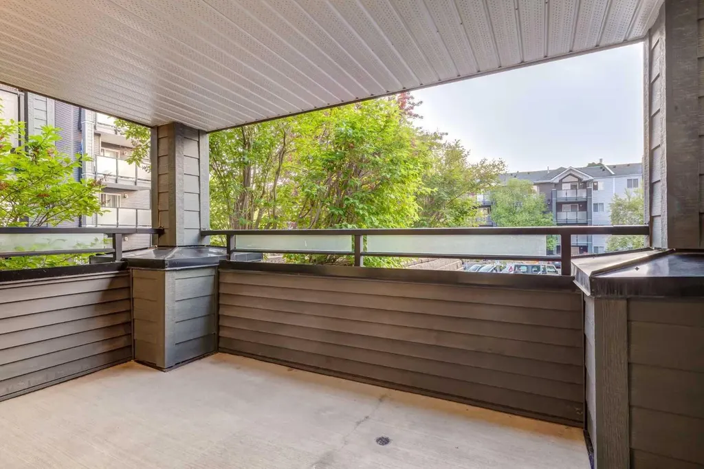 20 Sierra Morena Mews SW Calgary AB T3H 3K6