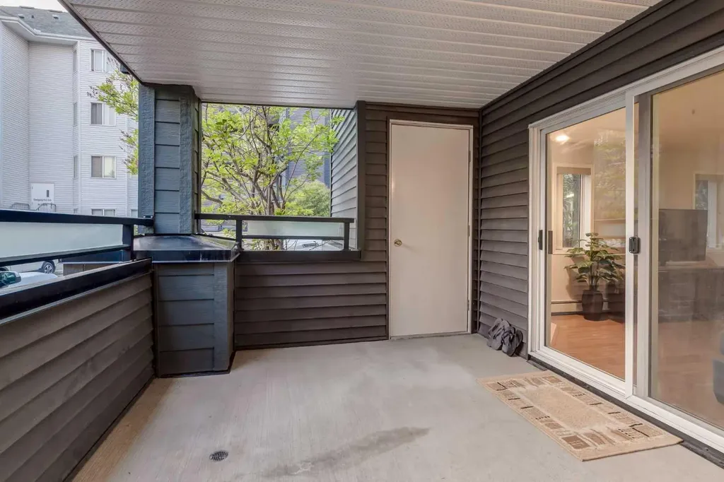 20 Sierra Morena Mews SW Calgary AB T3H 3K6