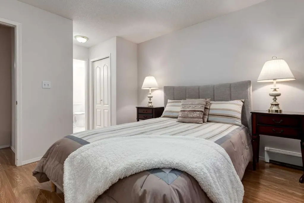 20 Sierra Morena Mews SW Calgary AB T3H 3K6