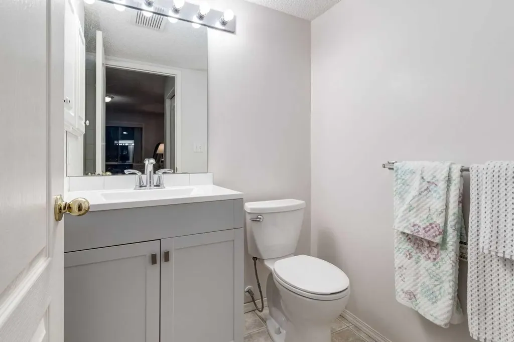 20 Sierra Morena Mews SW Calgary AB T3H 3K6
