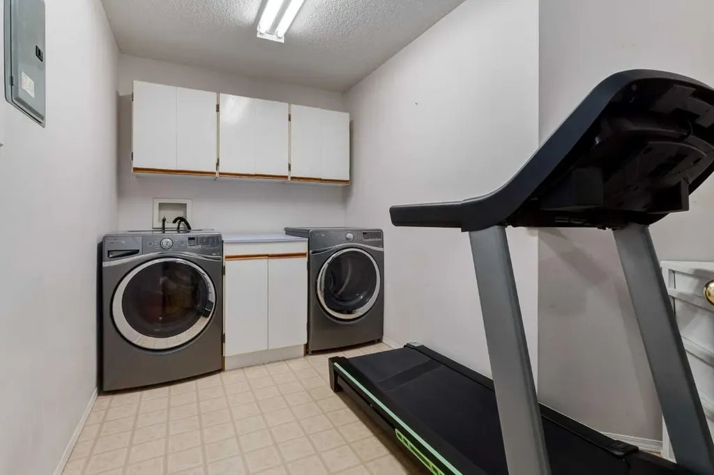 20 Sierra Morena Mews SW Calgary AB T3H 3K6