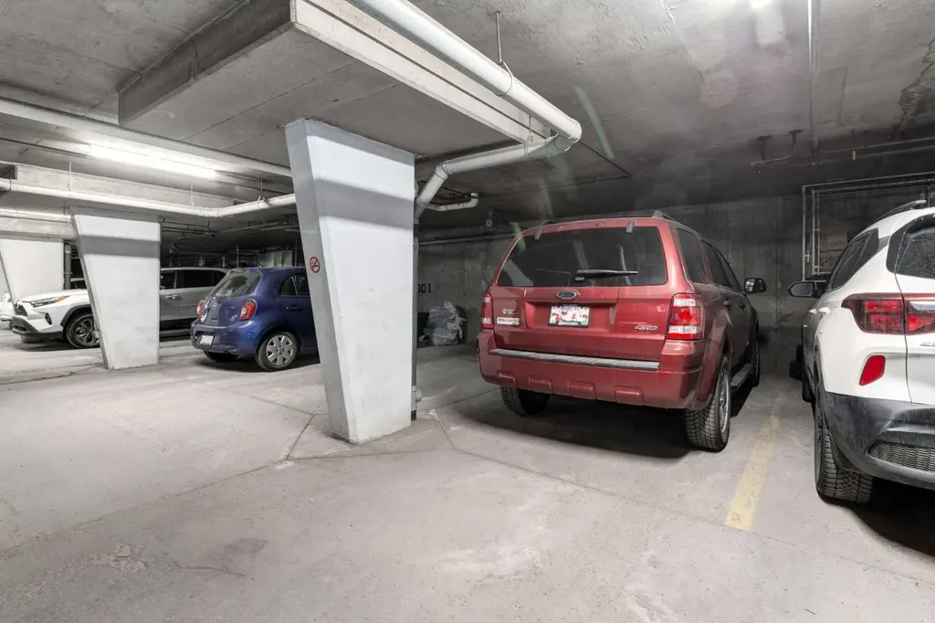 20 Sierra Morena Mews SW Calgary AB T3H 3K6