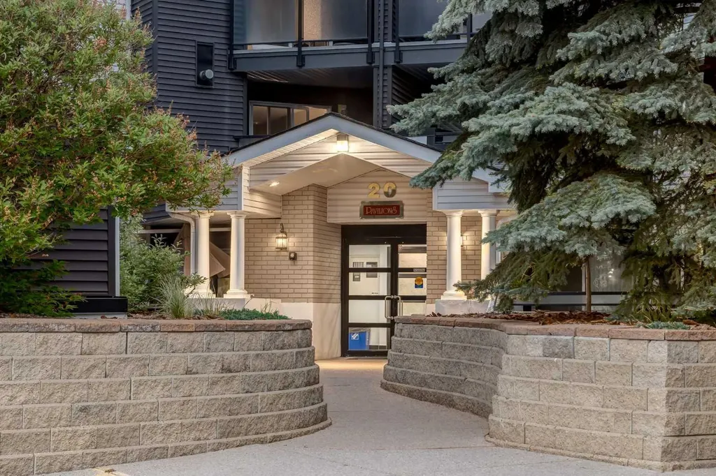 20 Sierra Morena Mews SW Calgary AB T3H 3K6