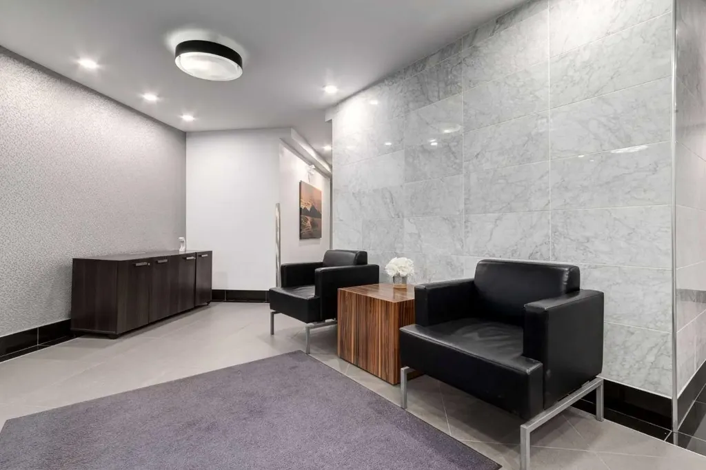 20 Sierra Morena Mews SW Calgary AB T3H 3K6