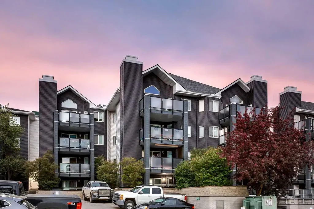 20 Sierra Morena Mews SW Calgary AB T3H 3K6