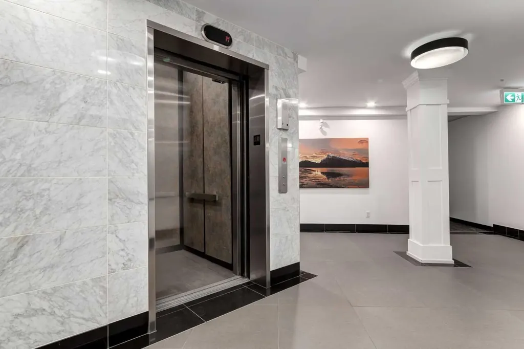 20 Sierra Morena Mews SW Calgary AB T3H 3K6