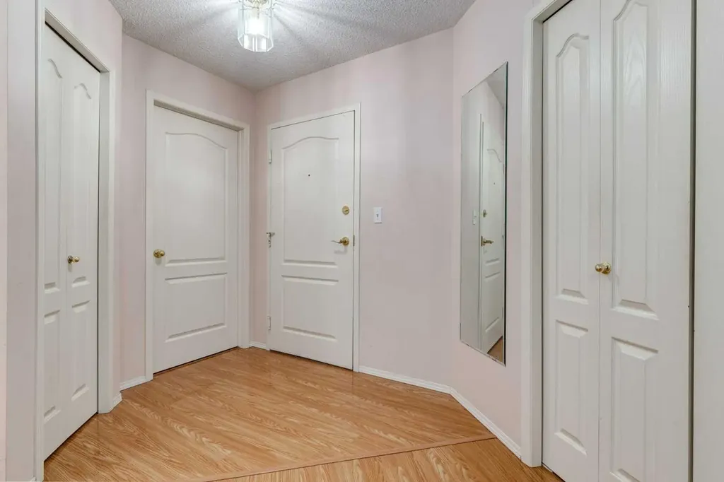20 Sierra Morena Mews SW Calgary AB T3H 3K6