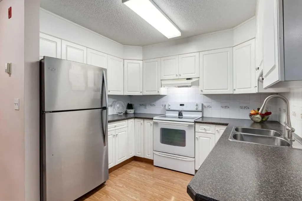 20 Sierra Morena Mews SW Calgary AB T3H 3K6