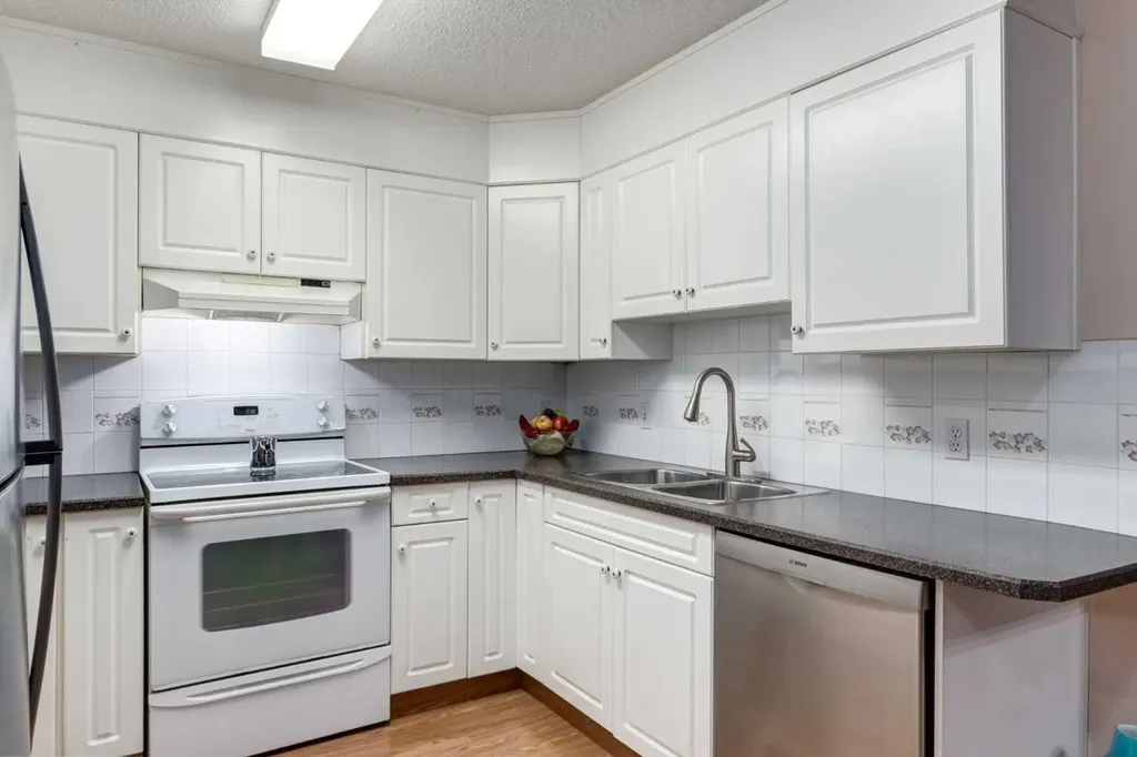 20 Sierra Morena Mews SW Calgary AB T3H 3K6