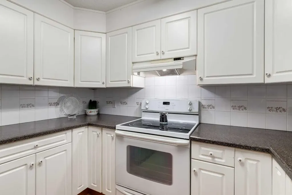 20 Sierra Morena Mews SW Calgary AB T3H 3K6