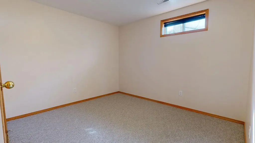 53 Collins Crescent SE Medicine Hat AB T1B 1T7