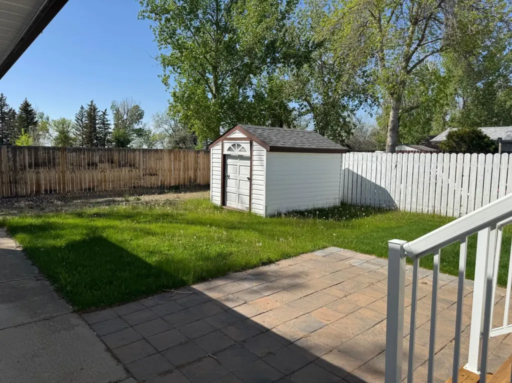 53 Collins Crescent SE Medicine Hat AB T1B 1T7
