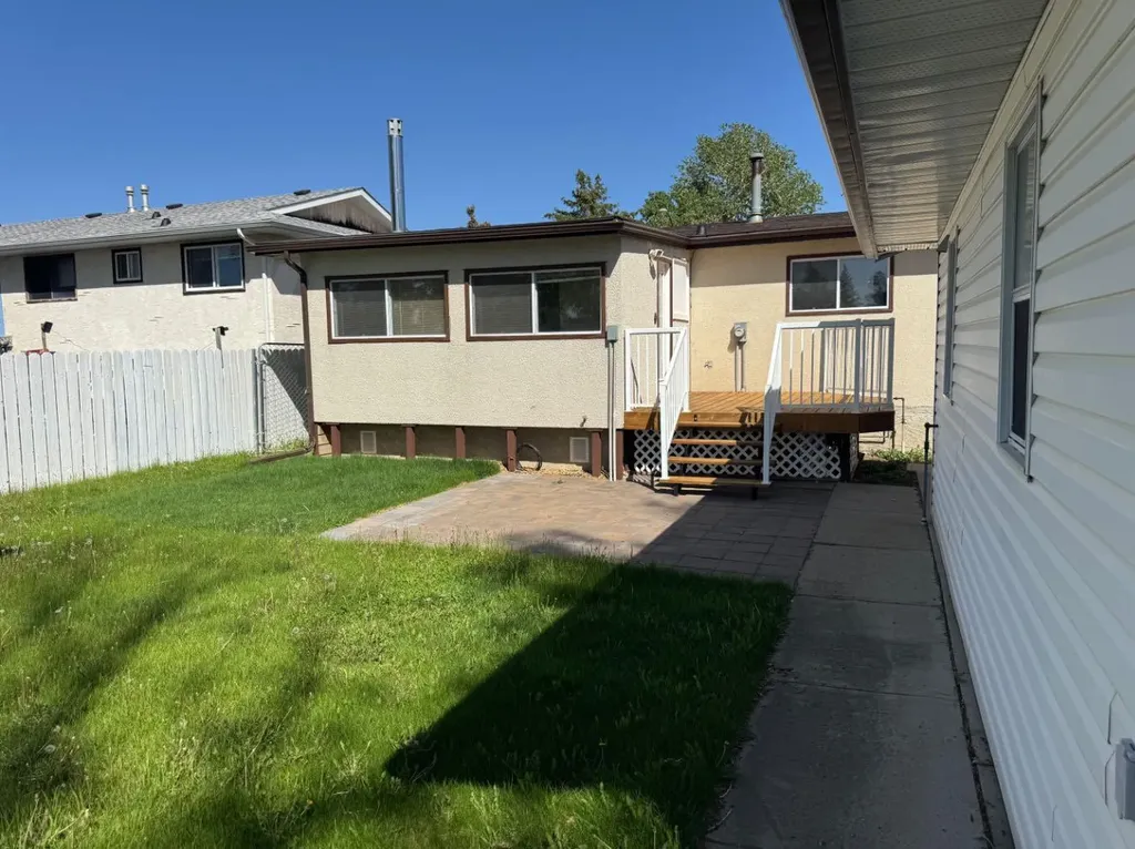 53 Collins Crescent SE Medicine Hat AB T1B 1T7
