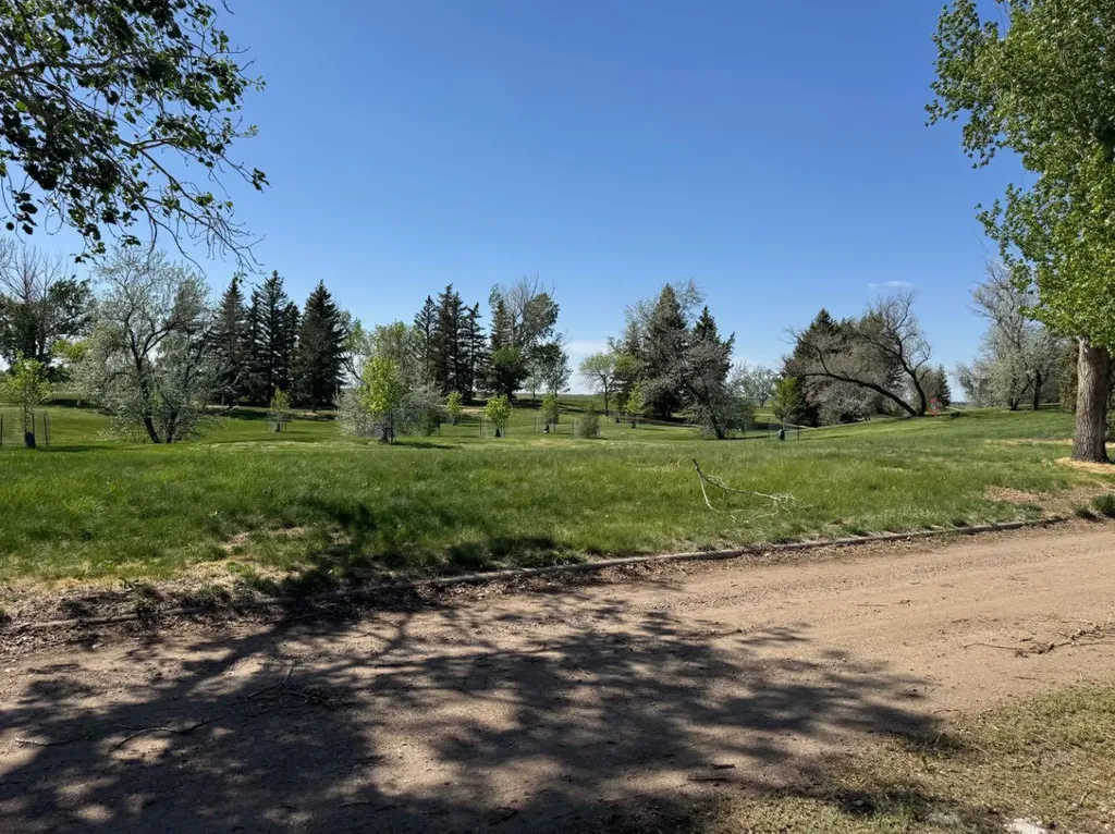 53 Collins Crescent SE Medicine Hat AB T1B 1T7