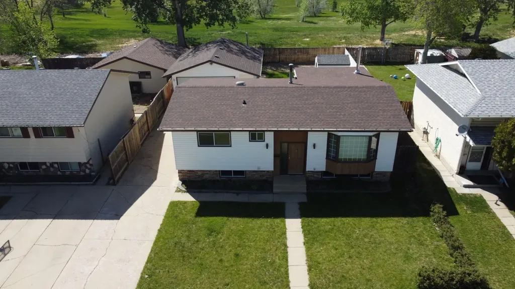 53 Collins Crescent SE Medicine Hat AB T1B 1T7