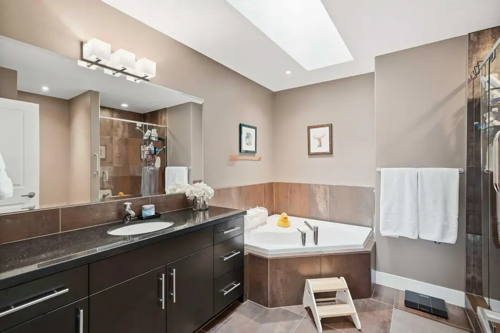 226 11 Avenue NW Calgary AB T2M0A2