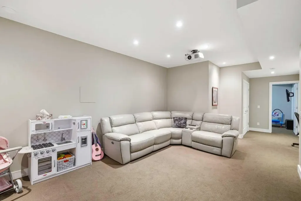 226 11 Avenue NW Calgary AB T2M0A2