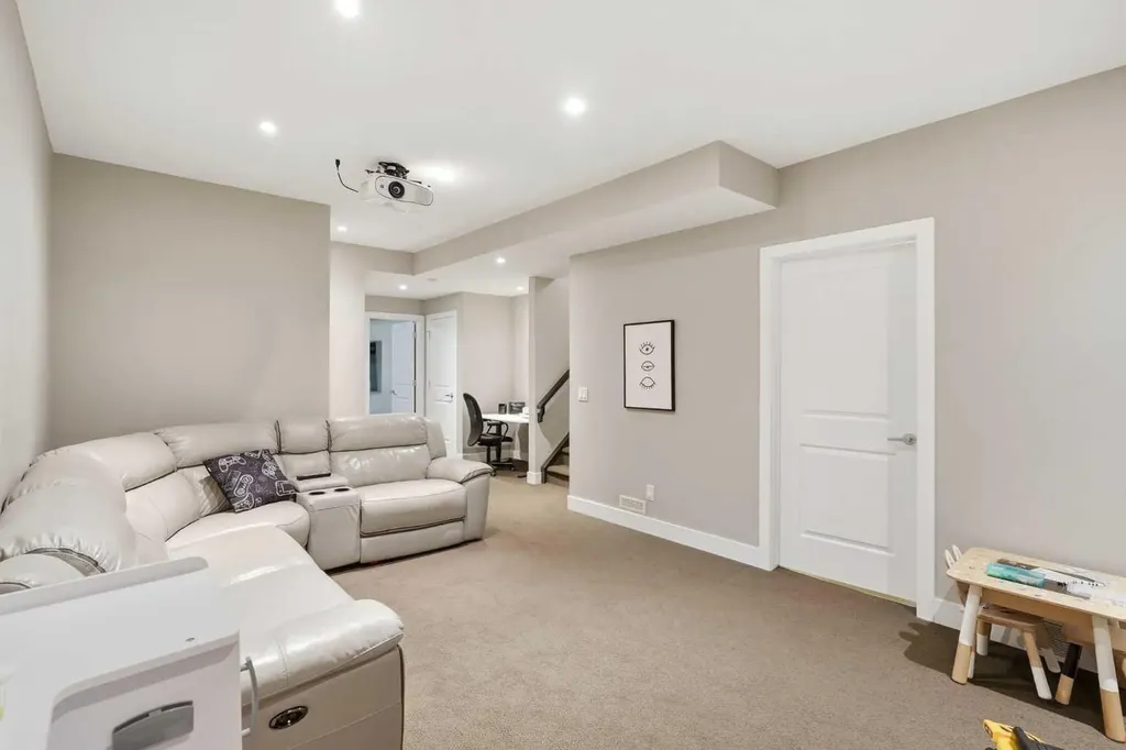 226 11 Avenue NW Calgary AB T2M0A2