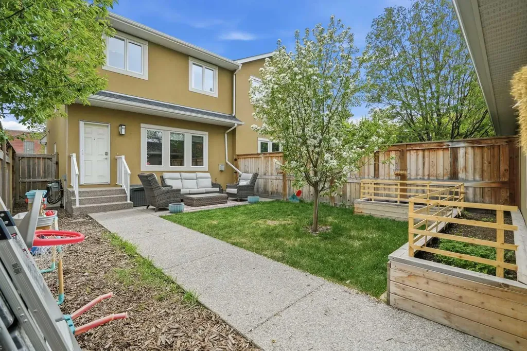 226 11 Avenue NW Calgary AB T2M0A2