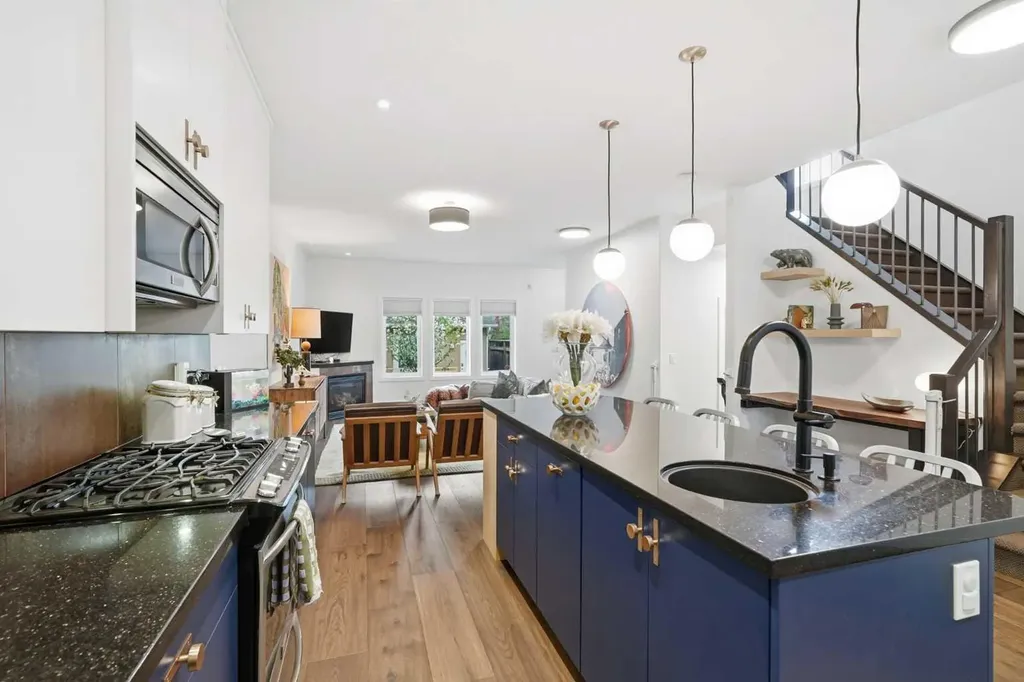 226 11 Avenue NW Calgary AB T2M0A2