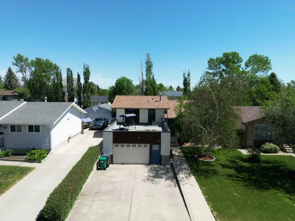 77 Iroquois Crescent W Lethbridge AB T1K5J3
