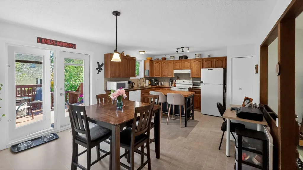77 Iroquois Crescent W Lethbridge AB T1K5J3