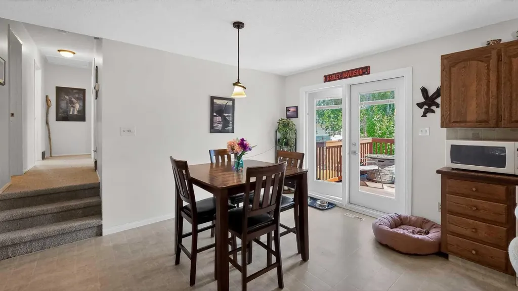 77 Iroquois Crescent W Lethbridge AB T1K5J3