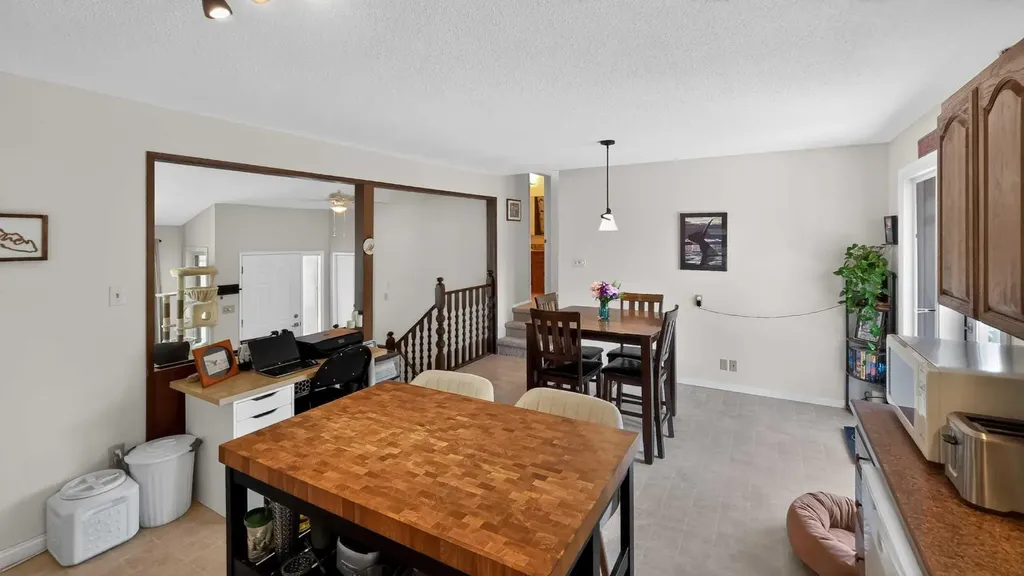 77 Iroquois Crescent W Lethbridge AB T1K5J3