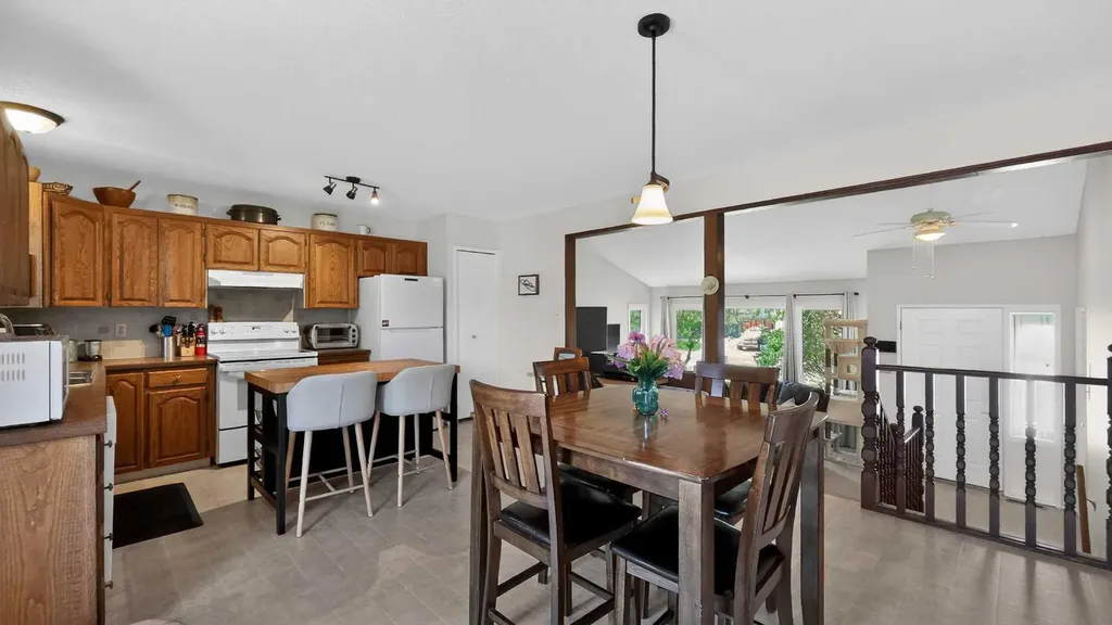 77 Iroquois Crescent W Lethbridge AB T1K5J3