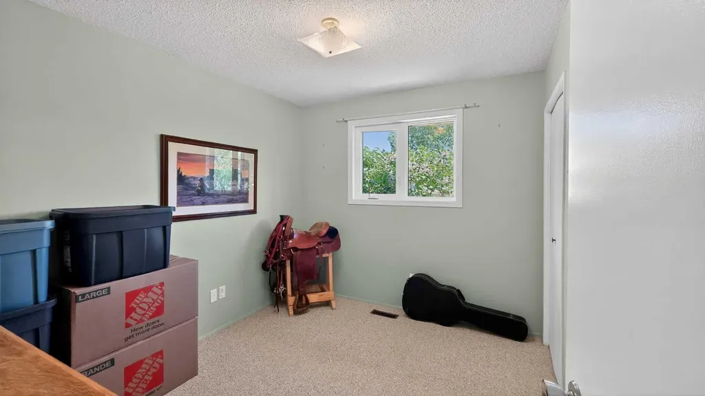 77 Iroquois Crescent W Lethbridge AB T1K5J3