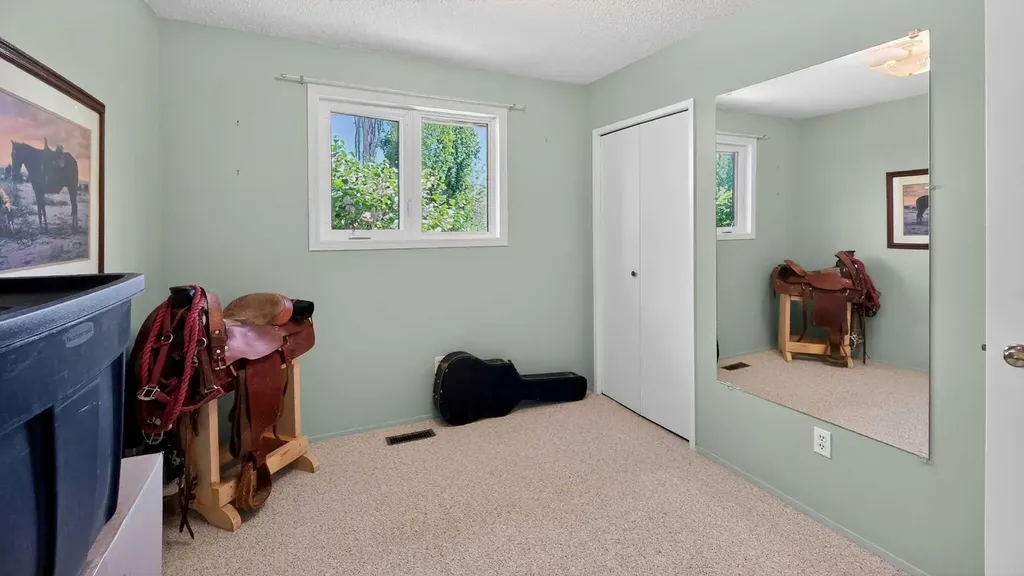 77 Iroquois Crescent W Lethbridge AB T1K5J3