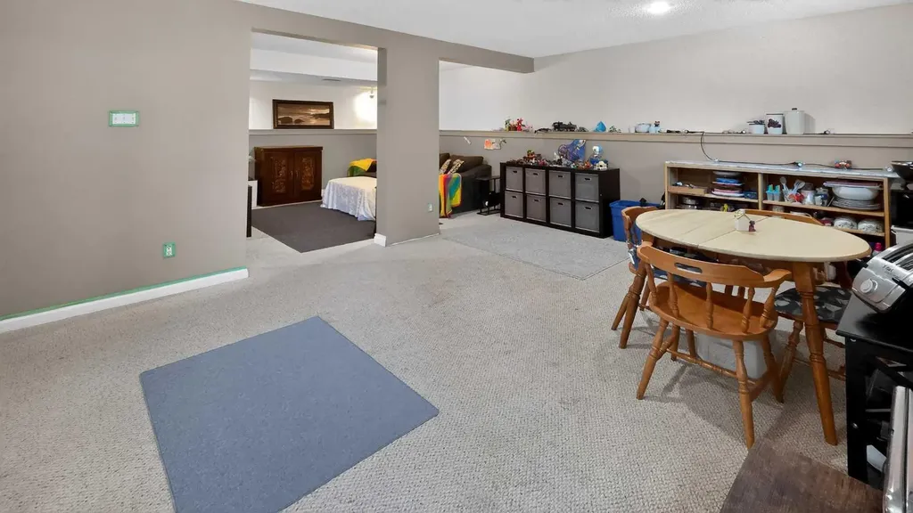 77 Iroquois Crescent W Lethbridge AB T1K5J3