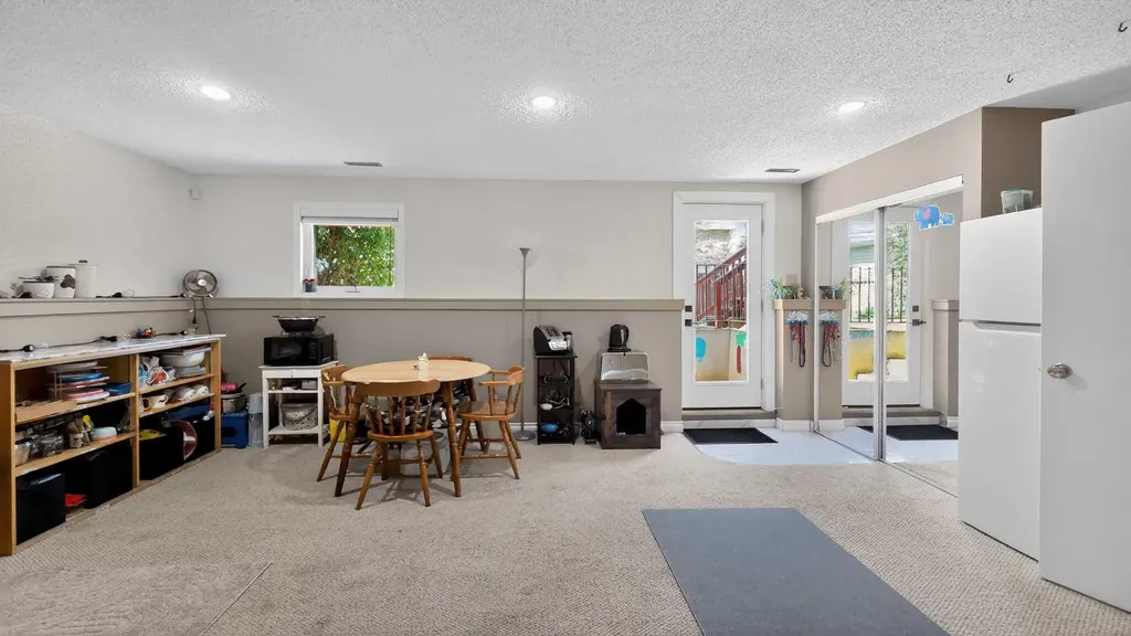77 Iroquois Crescent W Lethbridge AB T1K5J3