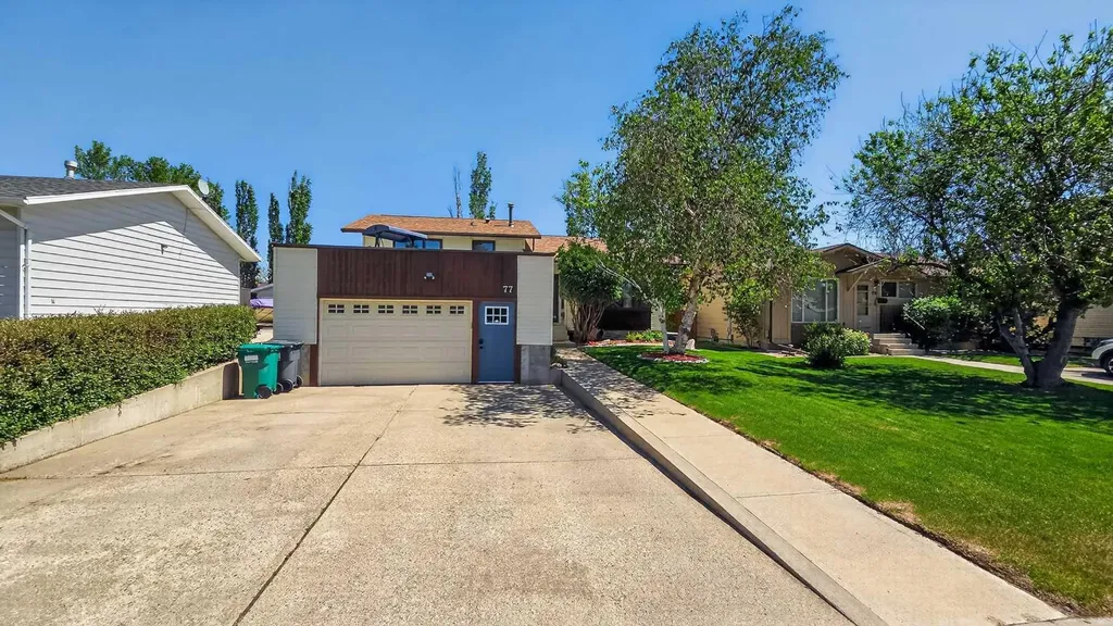 77 Iroquois Crescent W Lethbridge AB T1K5J3