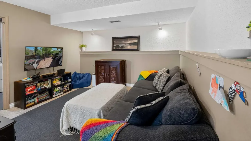 77 Iroquois Crescent W Lethbridge AB T1K5J3