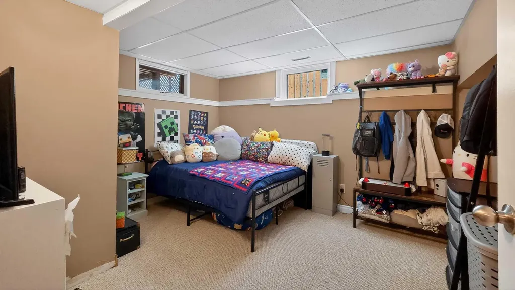 77 Iroquois Crescent W Lethbridge AB T1K5J3