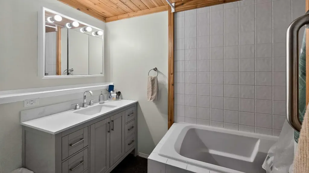 77 Iroquois Crescent W Lethbridge AB T1K5J3