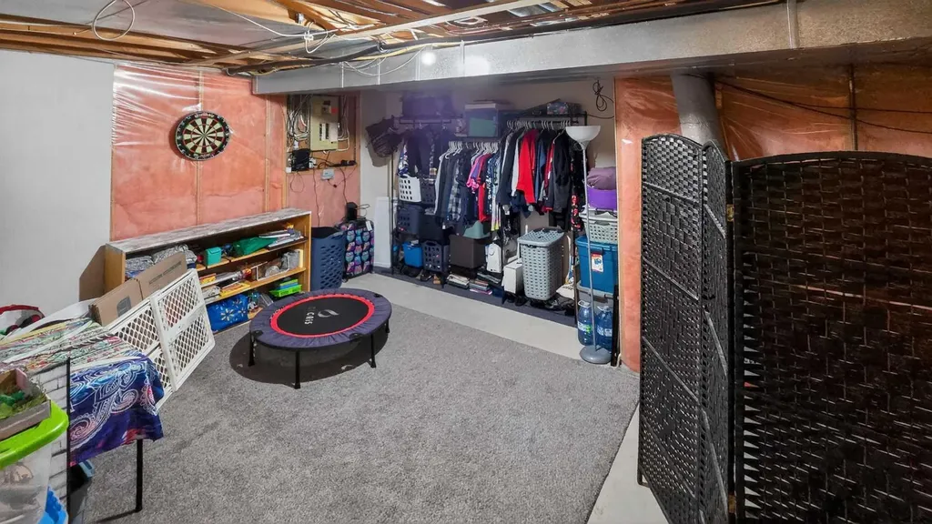 77 Iroquois Crescent W Lethbridge AB T1K5J3