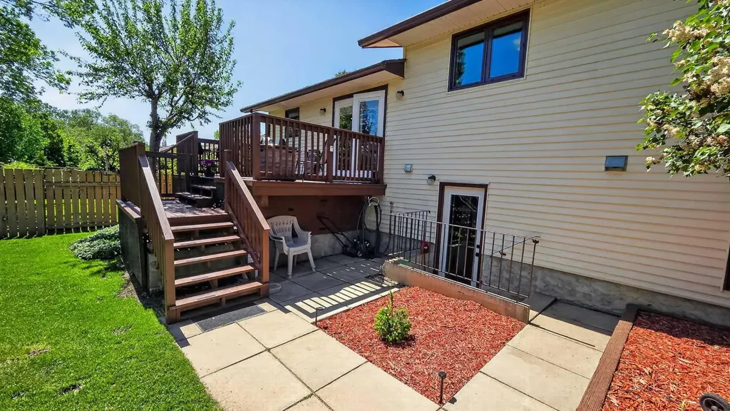 77 Iroquois Crescent W Lethbridge AB T1K5J3