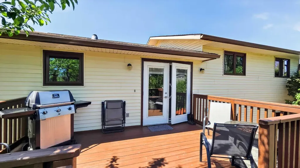 77 Iroquois Crescent W Lethbridge AB T1K5J3