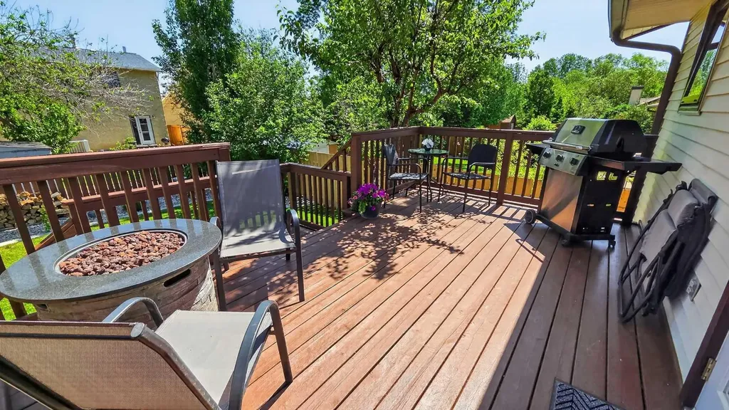 77 Iroquois Crescent W Lethbridge AB T1K5J3